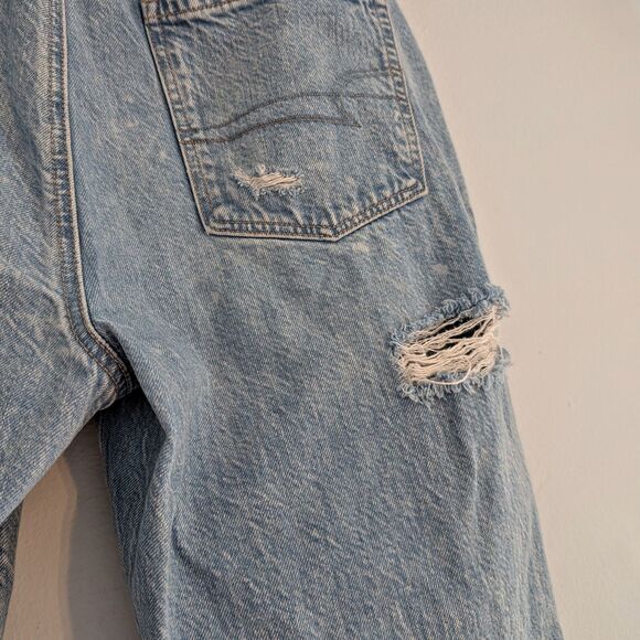 American Eagle Mom Jeans High Rise Distressed Thrashed Denim Bleach Dye Size 6 - Picture 7 of 13